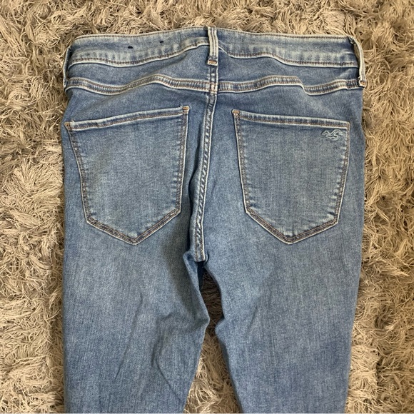 Hollister High Waisted Jeans - Picture 5 of 8